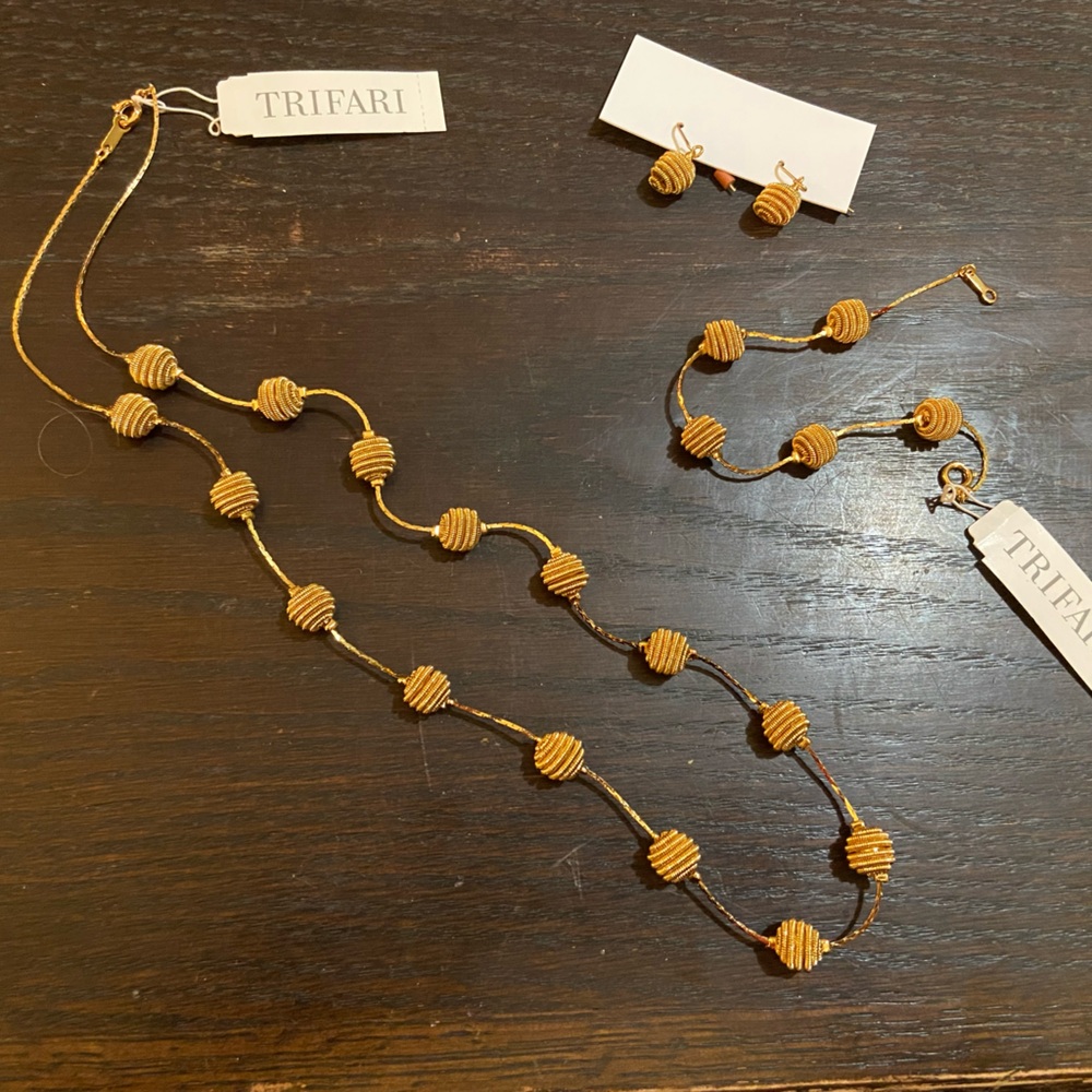 Trifari Gold Textured Bead set